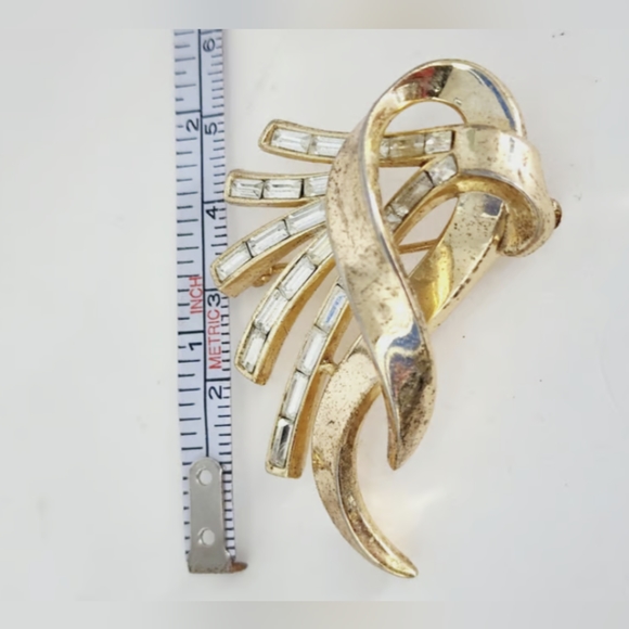 TRIFARI PAT PEND PIN BROOCH SIGNED VINTAGE Signed, GOLD, GOLD PLATED, Jewelry - Picture 3 of 7